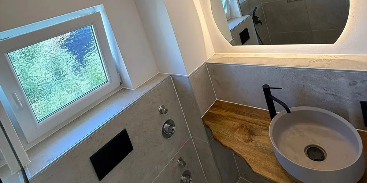 komplette-badsanierung-mit-bodenebener-dusche-und-neuer-haustechnik