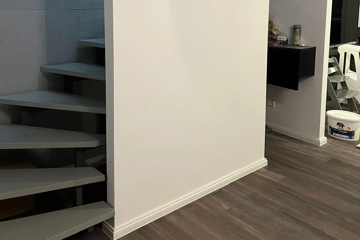 Trockenbauwand als Absturzsicherung im Treppenhaus